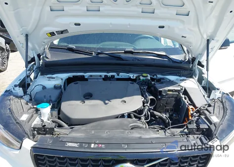 2025 Volvo Xc40 B5 Plus Dark Theme из США, поврежденный, VIN YV4L12UC2S2451557